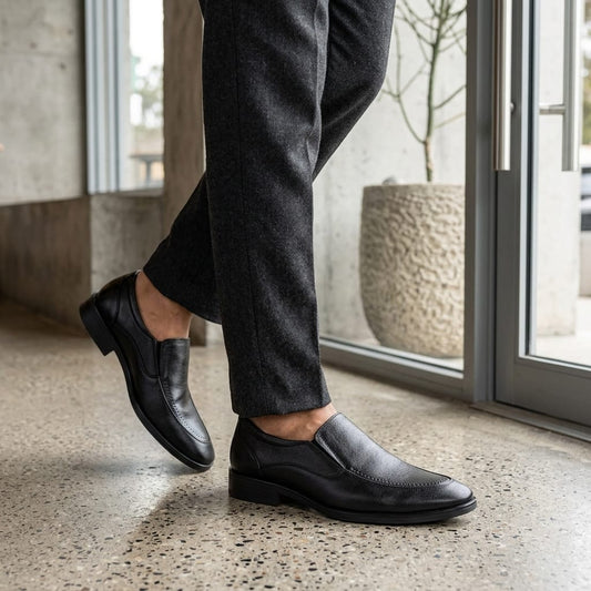 Zillionaire Black Pointed Toe Formal Shoe for Men